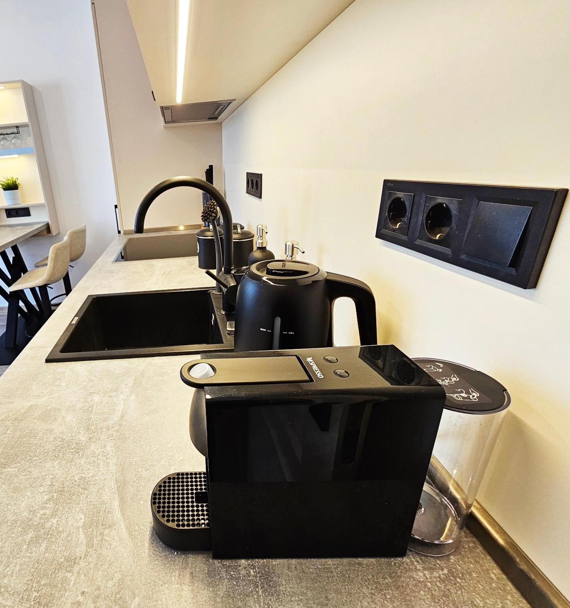 Bijou - Noble Area & Free Parking Apartment